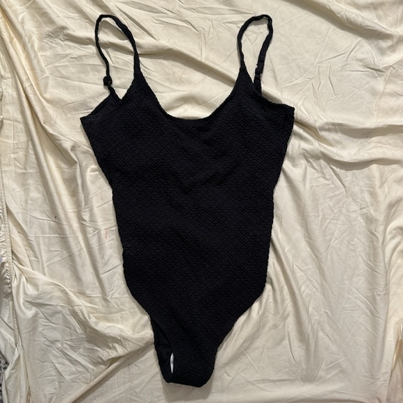 Andie one piece - Picture 3 of 4